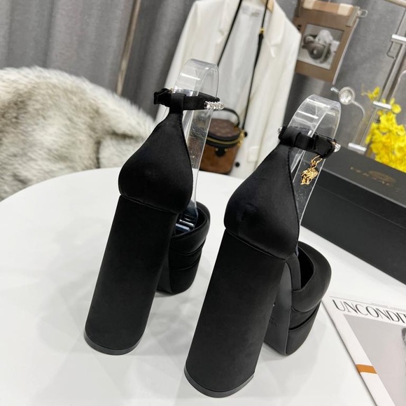 Brand New 🔥Platform Designer Heels size 8.5 - Picture 8 of 9